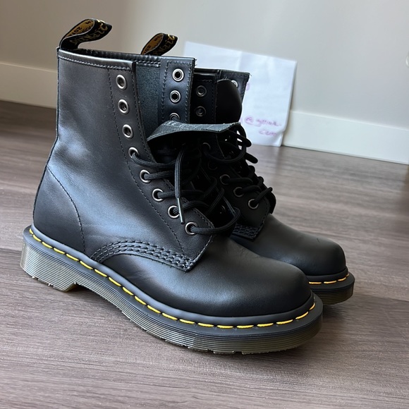 Martens Air Wair Original black leather size lace up boot